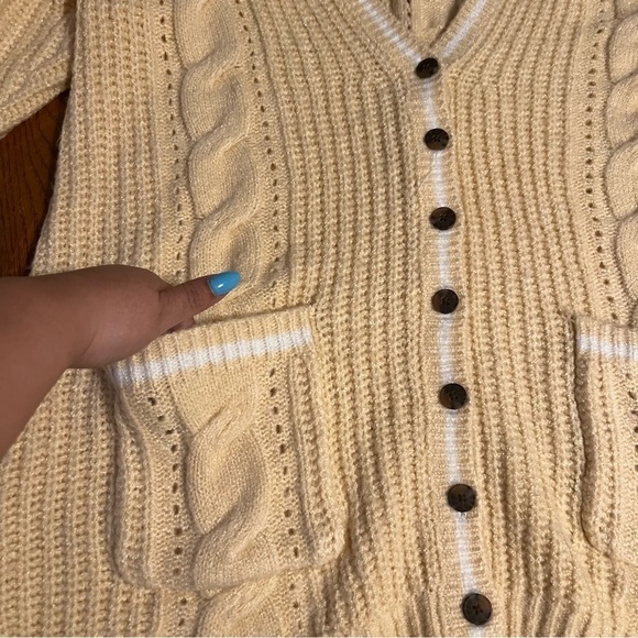 NEW Torrid Chunky Cable Knit Boyfriend V-Neck Cardigan Sweater in Butter Sz 3 - Picture 7 of 15